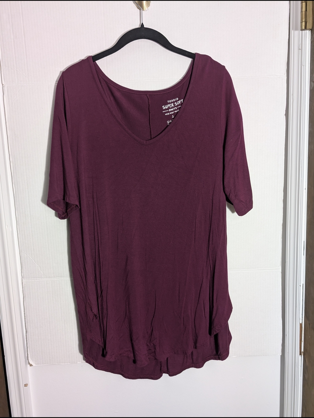 Torrid Super Soft Knits V-Neck Tee in Burgundy - Size 1 (1X)